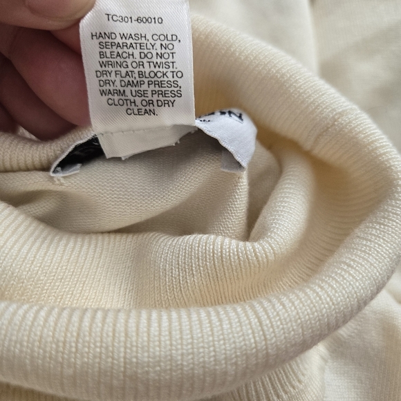 Pendleton Silk Blend Turtleneck Top Cream Color Size XL - Picture 7 of 7